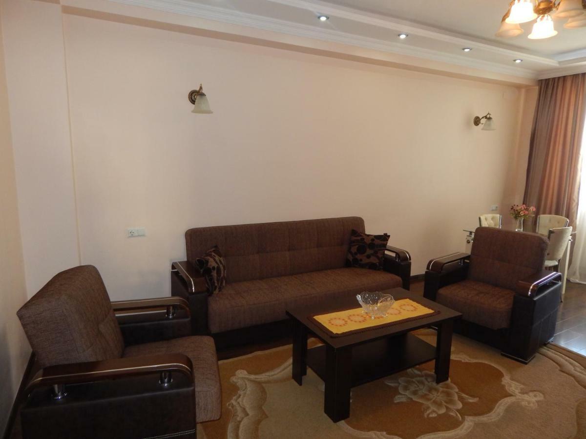 Apartment First Line From Sea Batumi Bagian luar foto