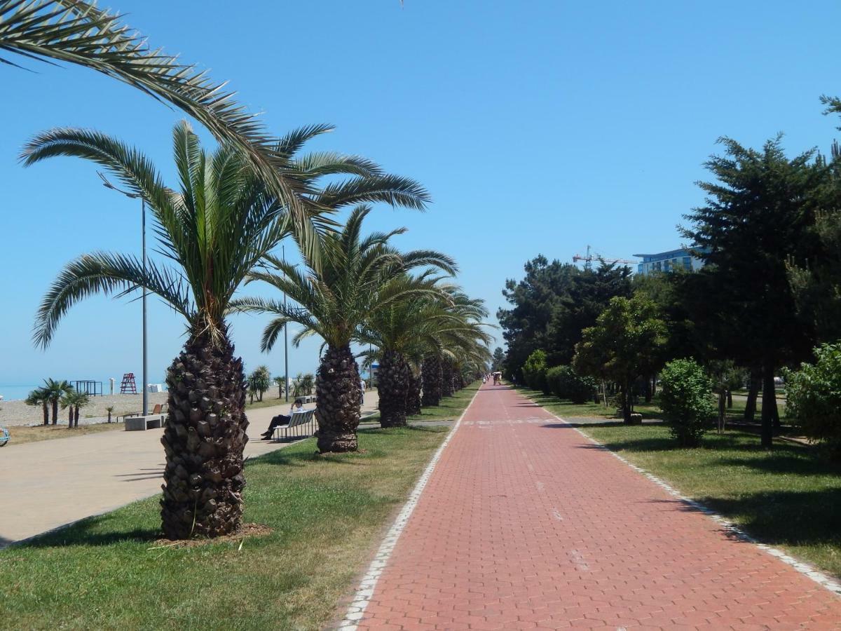 Apartment First Line From Sea Batumi Bagian luar foto