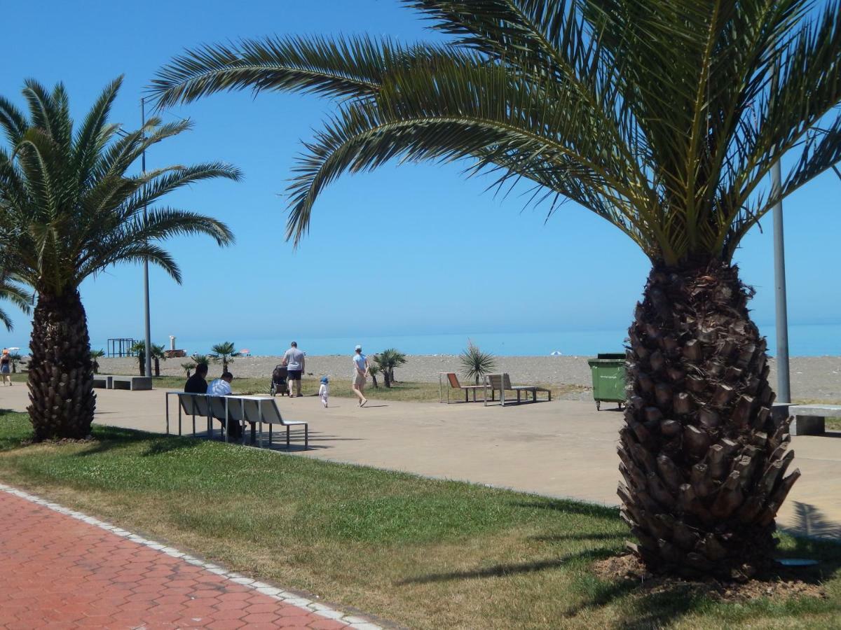 Apartment First Line From Sea Batumi Bagian luar foto
