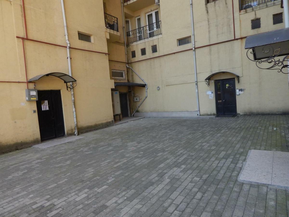 Apartment First Line From Sea Batumi Bagian luar foto