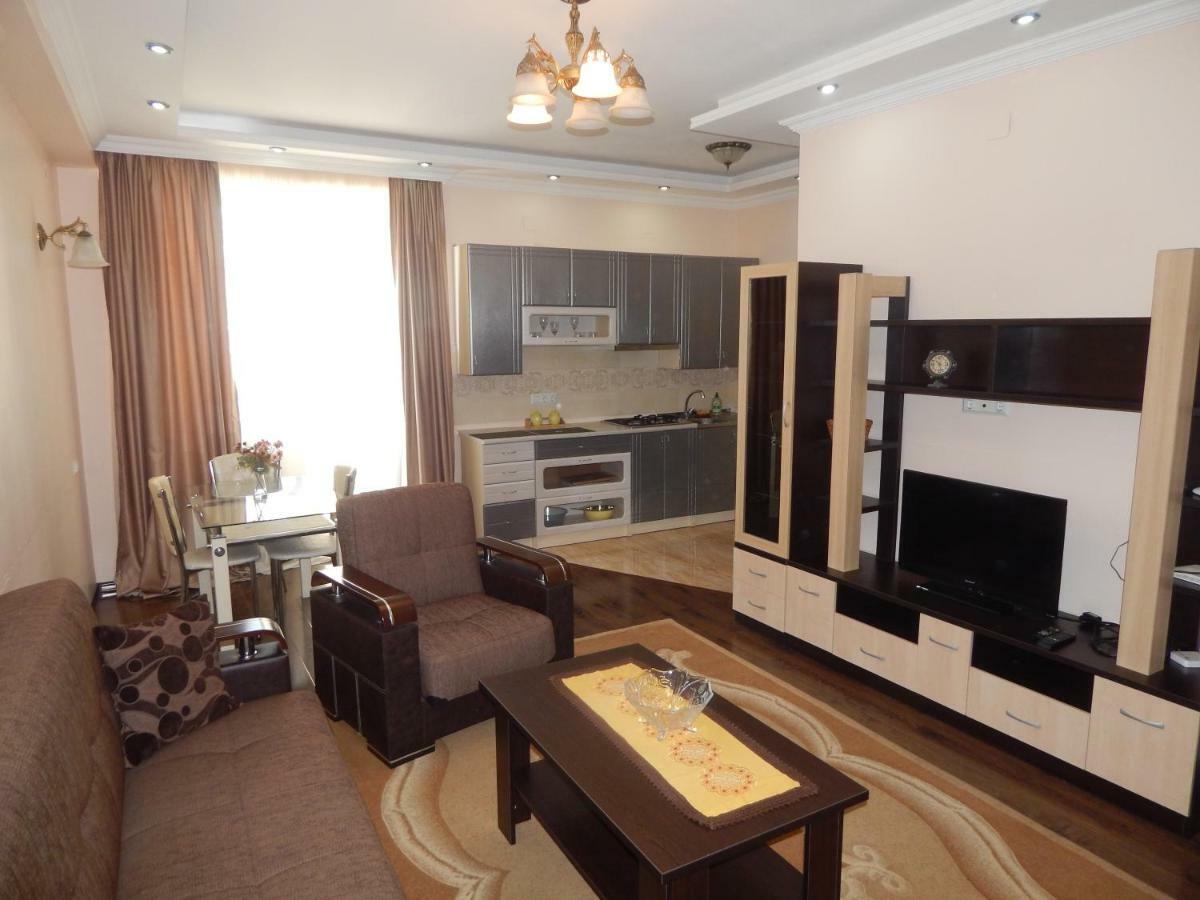 Apartment First Line From Sea Batumi Bagian luar foto
