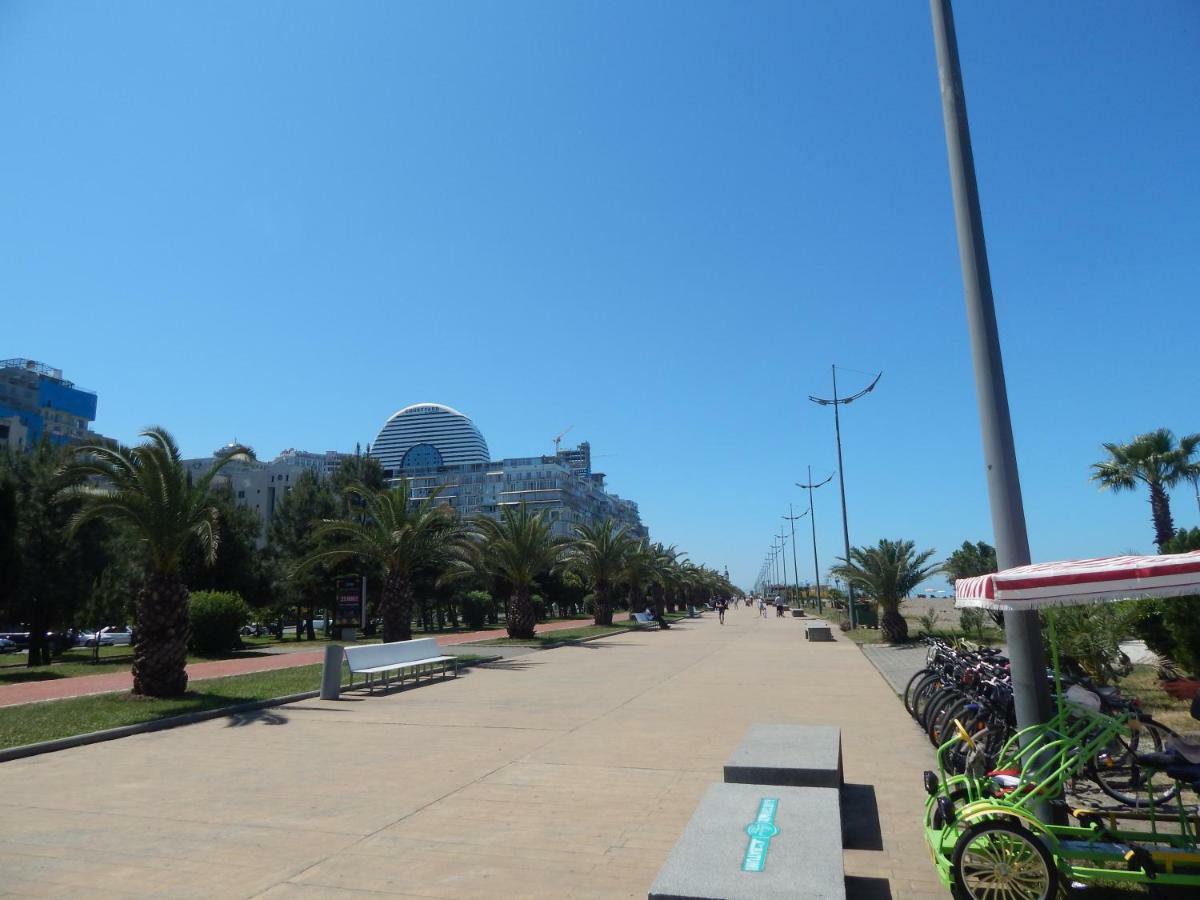 Apartment First Line From Sea Batumi Bagian luar foto